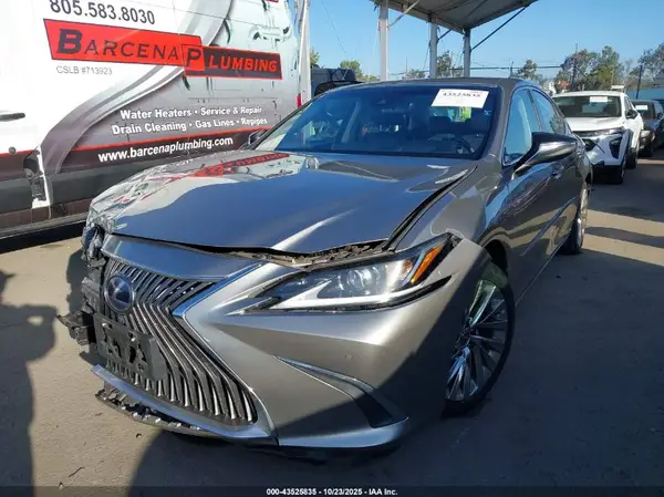 58AB21B12KU003738 2019 LEXUS ES - Image 2