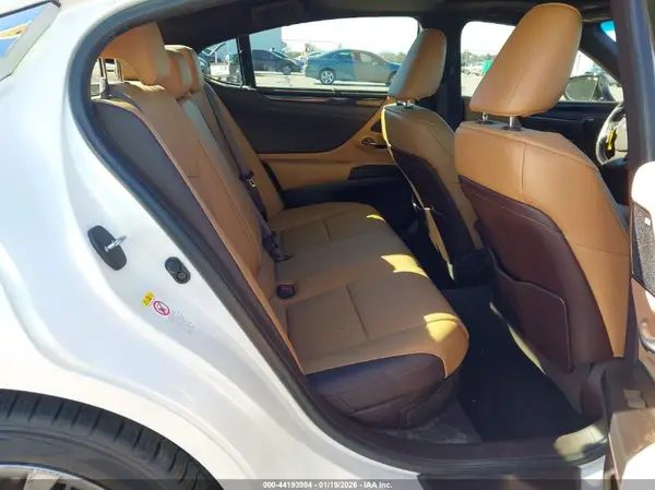 58AB21B13KU002128 2019 LEXUS ES - Image 8
