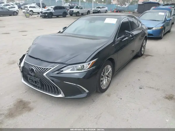 58AB21B13KU002940 2019 LEXUS ES - Image 2