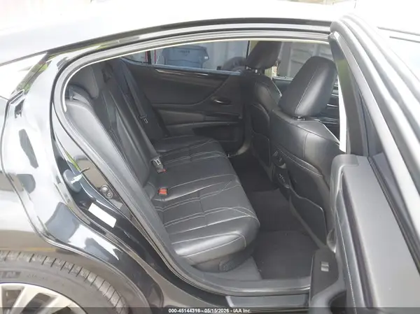 58AB21B13KU002940 2019 LEXUS ES - Image 8