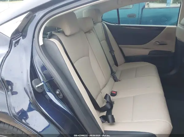 58AB21B13KU004168 2019 LEXUS ES - Image 8