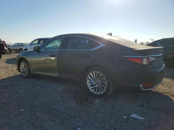 58AB21B13KU004297 2019 LEXUS ES - Image 2