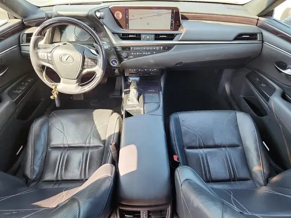 58AB21B13KU004297 2019 LEXUS ES - Image 8