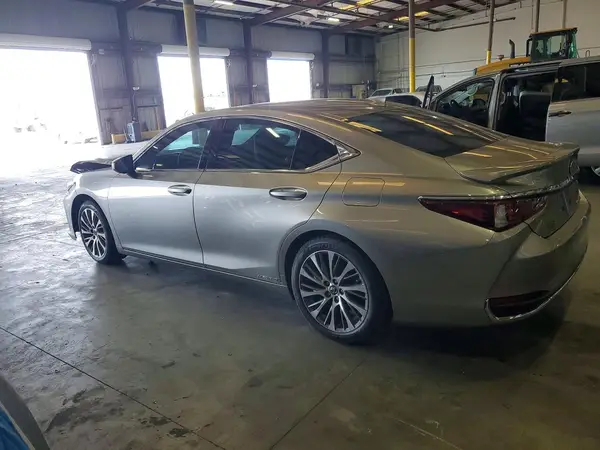 58AB21B14KU002428 2019 LEXUS ES - Image 2