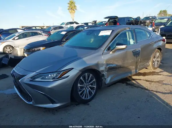 58AB21B14KU002655 2019 LEXUS ES - Image 2