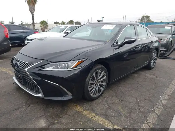 58AB21B14KU004356 2019 LEXUS ES - Image 2
