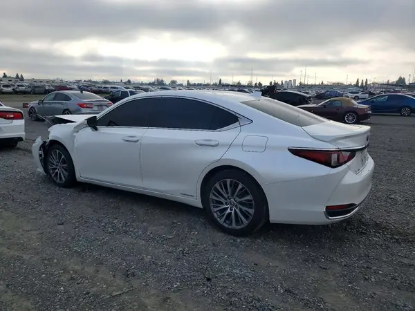 58AB21B15KU001126 2019 LEXUS ES - Image 2