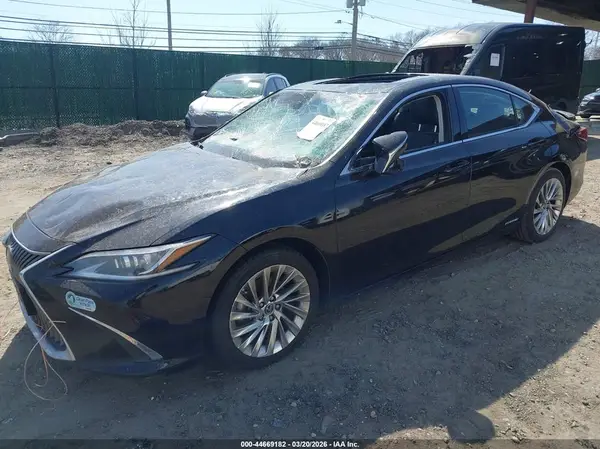 58AB21B15KU002048 2019 LEXUS ES - Image 2