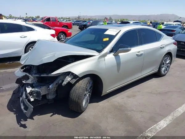 58AB21B15KU002342 2019 LEXUS ES - Image 2
