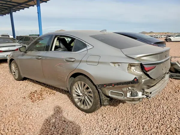 58AB21B15KU002793 2019 LEXUS ES - Image 2