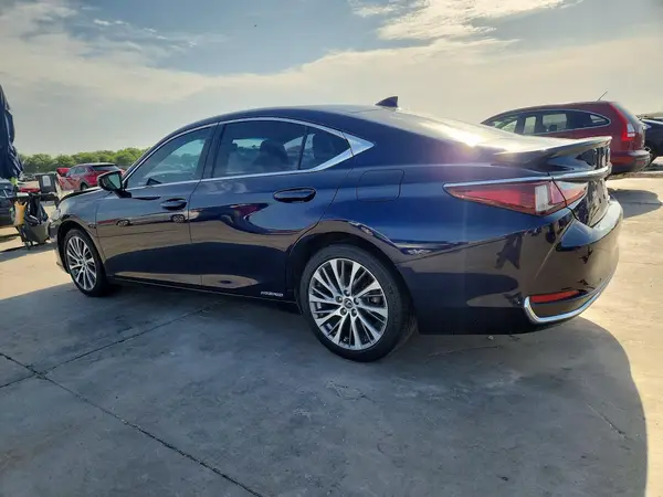 58AB21B15KU004205 2019 LEXUS ES - Image 2