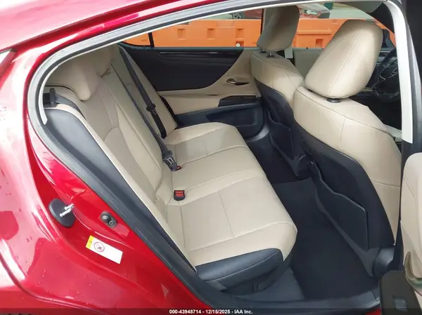 58AB21B16KU002690 2019 LEXUS ES - Image 8