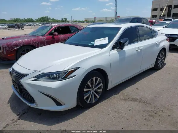 58AB21B16KU002852 2019 LEXUS ES - Image 2