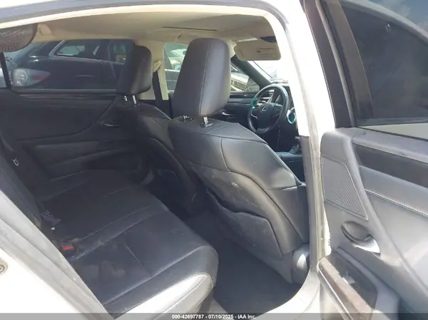 58AB21B16KU002852 2019 LEXUS ES - Image 8
