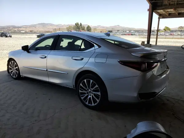 58AB21B16KU003581 2019 LEXUS ES - Image 2