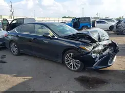 58AB21B16KU004102 2019 LEXUS ES