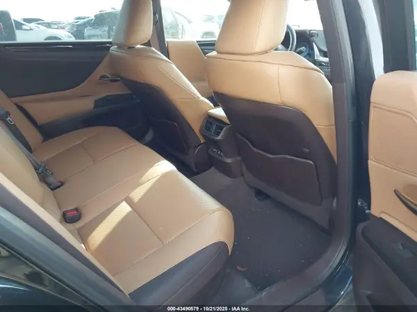 58AB21B16KU004102 2019 LEXUS ES - Image 8