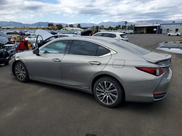 58AB21B17KU001595 2019 LEXUS ES - Image 2