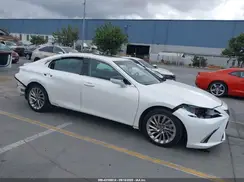 58AB21B18KU001234 2019 LEXUS ES
