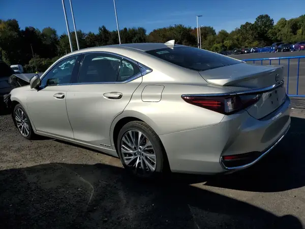 58AB21B18KU002741 2019 LEXUS ES - Image 2