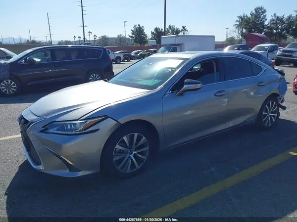 58AB21B18KU002920 2019 LEXUS ES - Image 2