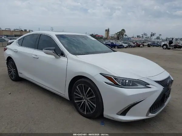 58AB21B18KU003565 2019 LEXUS ES - Image 1