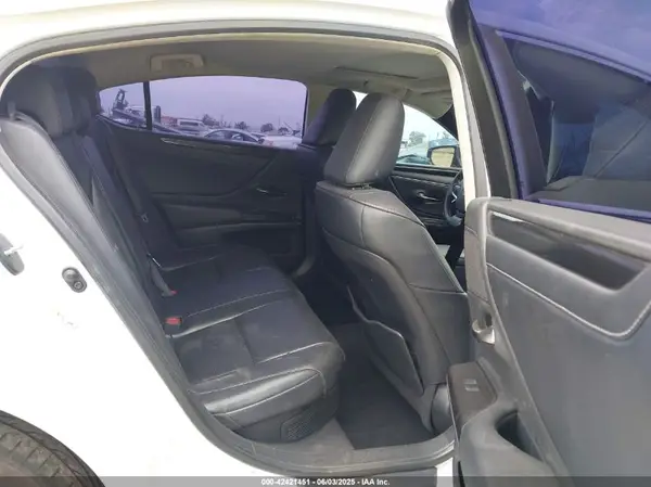 58AB21B18KU003565 2019 LEXUS ES - Image 8