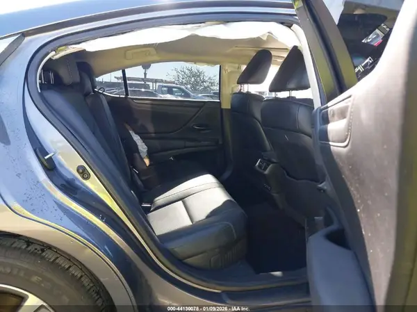 58AB21B18KU003730 2019 LEXUS ES - Image 8