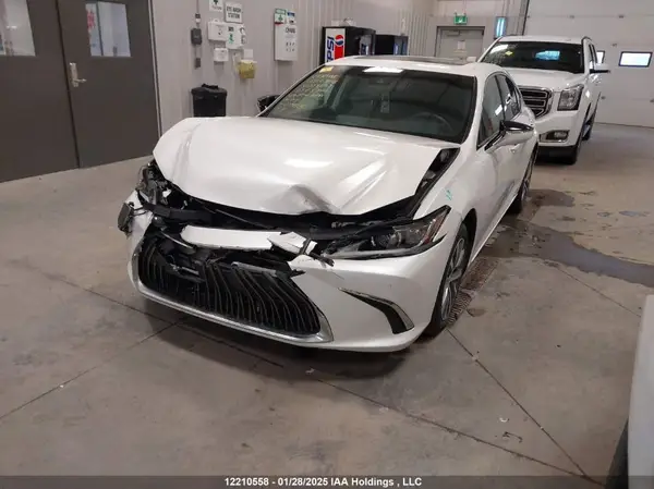 58AB21B18MU013001 2021 LEXUS ES - Image 2
