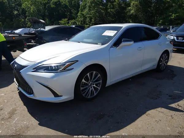58AB21B19KU004367 2019 LEXUS ES - Image 2