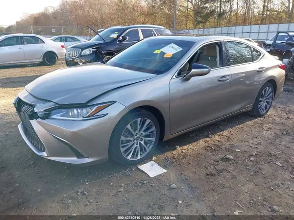 58AB21B1XKU001445 2019 LEXUS ES - Image 2