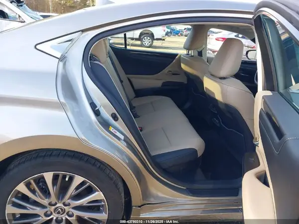 58AB21B1XKU001445 2019 LEXUS ES - Image 8