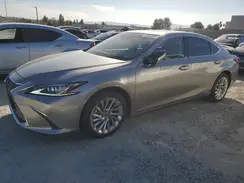 58AB21B1XKU001879 2019 LEXUS ES