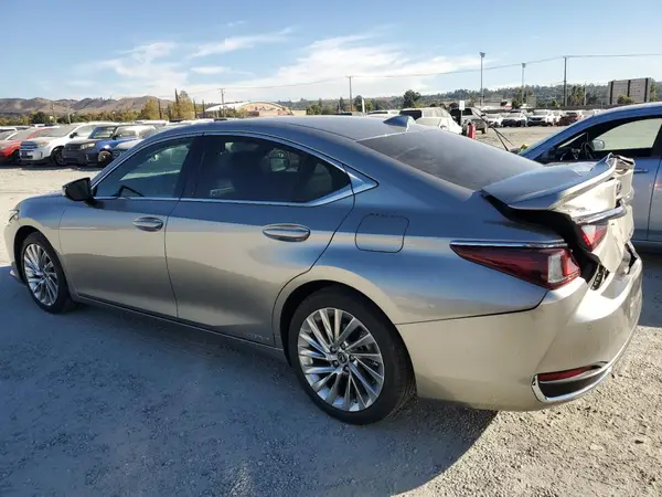 58AB21B1XKU001879 2019 LEXUS ES - Image 2