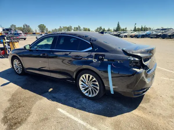 58AB21B1XKU001963 2019 LEXUS ES - Image 2