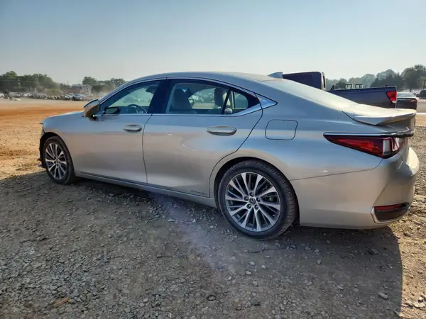 58AB21B1XKU002093 2019 LEXUS ES - Image 2