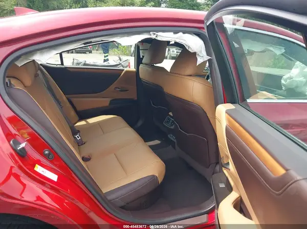 58AB21B1XKU002773 2019 LEXUS ES - Image 8