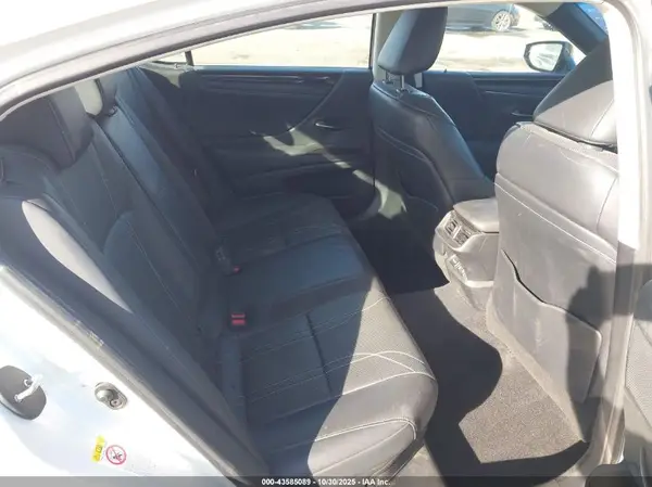 58AB21B1XKU002790 2019 LEXUS ES - Image 8