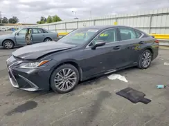 58AB21B1XKU002885 2019 LEXUS ES