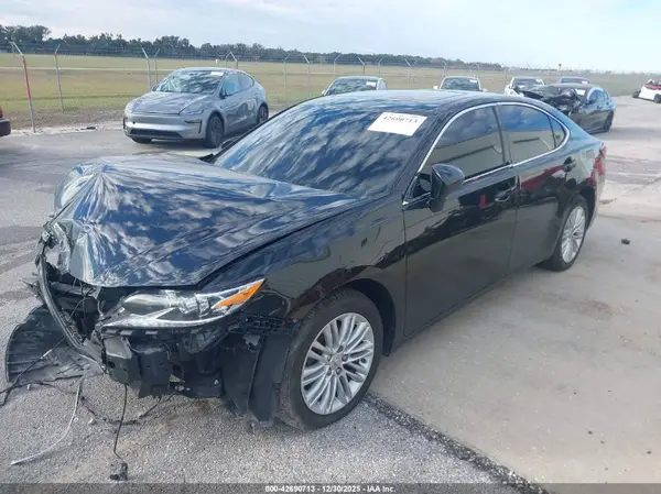 58ABK1GG0GU006027 2016 LEXUS ES - Image 2