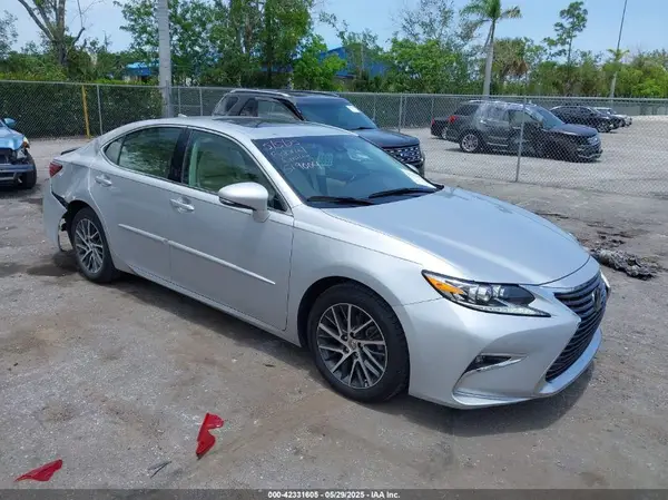 58ABK1GG0GU008215 2016 LEXUS ES - Image 1