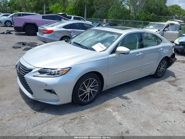 58ABK1GG0GU008215 2016 LEXUS ES - Image 2