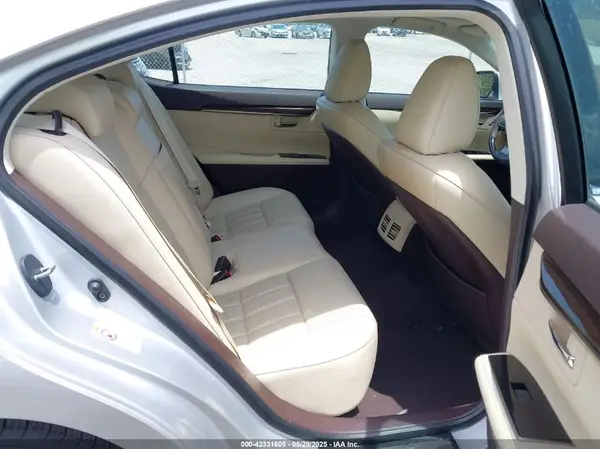 58ABK1GG0GU008215 2016 LEXUS ES - Image 8