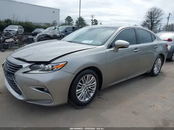 58ABK1GG0GU010403 2016 LEXUS ES - Image 2