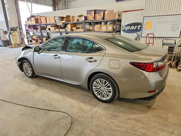 58ABK1GG0GU020395 2016 LEXUS ES - Image 2