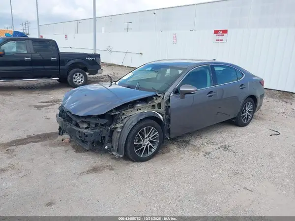 58ABK1GG0GU025919 2016 LEXUS ES - Image 2