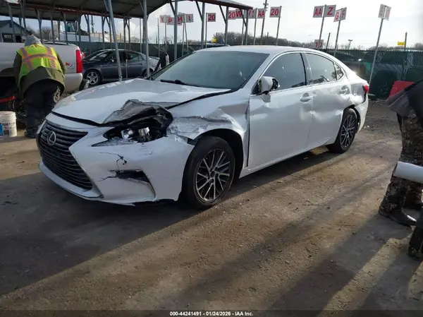 58ABK1GG0GU032241 2016 LEXUS ES - Image 2