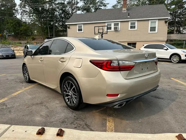 58ABK1GG0HU034945 2017 LEXUS ES - Image 2