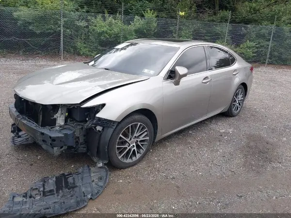 58ABK1GG0HU037666 2017 LEXUS ES - Image 2