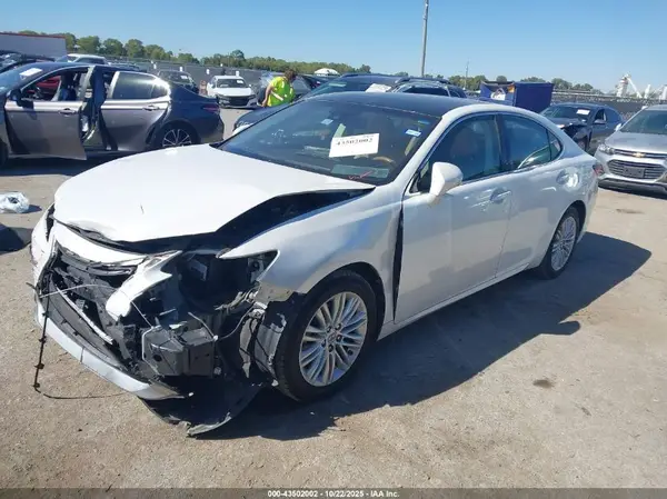58ABK1GG0HU038607 2017 LEXUS ES - Image 2